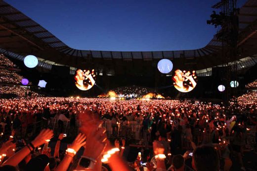 Coldplay · PixMob human TV screen